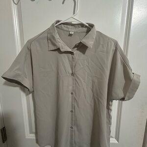 GU Women’s Gray Short Sleeve Shirt